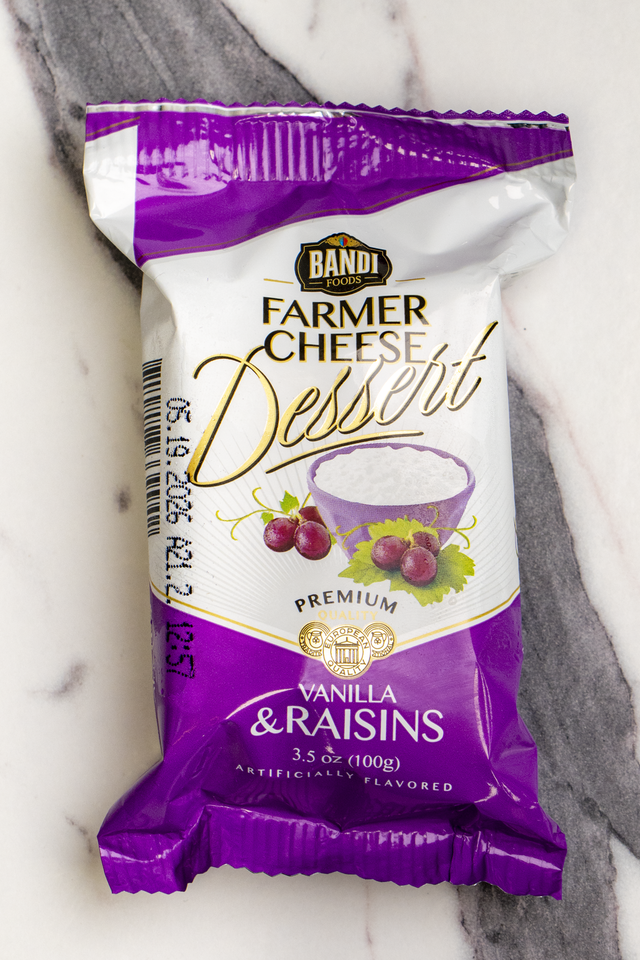 FARMER CHEESE DESSERT VANILLA & RAISINS 3.5OZ.